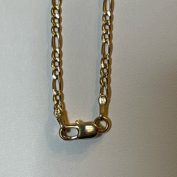 18k Gold Filled Cross & Figaro Chain. Cross hangs 2-1/2” Figaro Chain is 22” - Picture 4 of 4